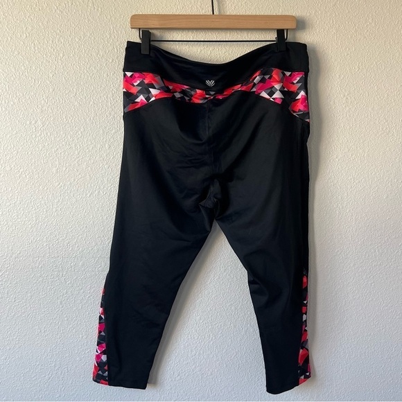 Forever 21 Black and Pink Geometric Pattern Leggings - Size X1 - Picture 4 of 6